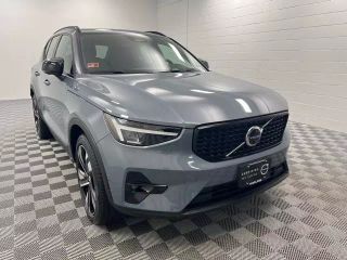 2023 VOLVO XC40 B5 PLUS DARK THEME