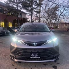 2021 TOYOTA SIENNA LE