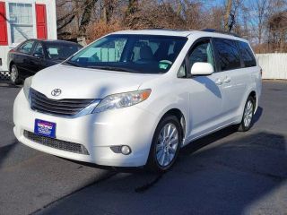 2014 TOYOTA SIENNA XLE