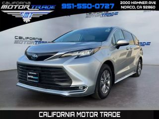 2022 TOYOTA SIENNA XLE