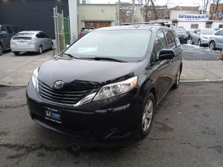 2012 TOYOTA SIENNA LE