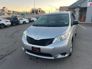 Image of 2013 TOYOTA SIENNA