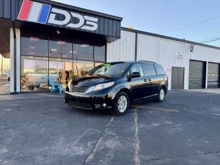 Image of 2015 TOYOTA SIENNA