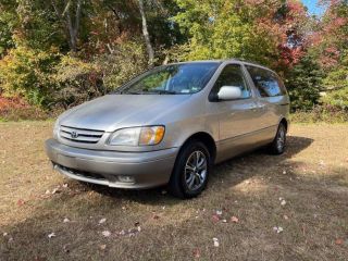 2001 TOYOTA SIENNA LE