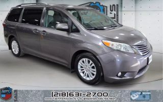 2017 TOYOTA SIENNA XLE