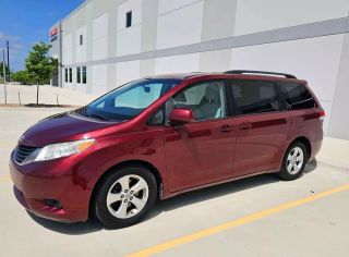 2013 TOYOTA SIENNA LE