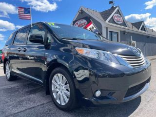 2017 TOYOTA SIENNA XLE