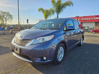 Image of 2013 TOYOTA SIENNA