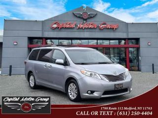 2017 TOYOTA SIENNA XLE