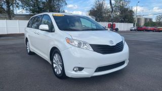 2013 TOYOTA SIENNA XLE