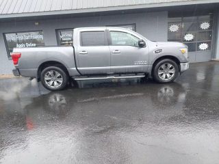 2017 NISSAN TITAN SV
