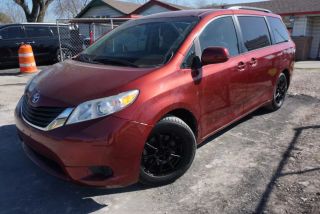 2012 TOYOTA SIENNA LE