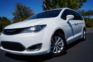 Image of 2018 CHRYSLER PACIFICA