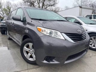 2012 TOYOTA SIENNA LE