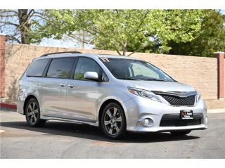 Image of 2017 TOYOTA SIENNA