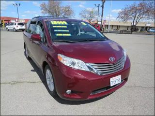 2011 TOYOTA SIENNA XLE