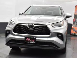 Image of 2022 TOYOTA HIGHLANDER XLE SPORT UTILITY 4D