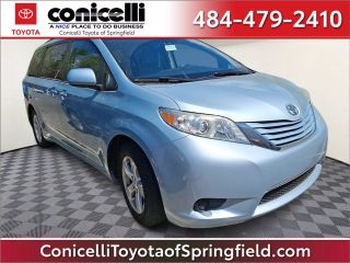 2017 TOYOTA SIENNA LE
