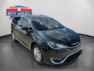 Image of 2017 CHRYSLER PACIFICA
