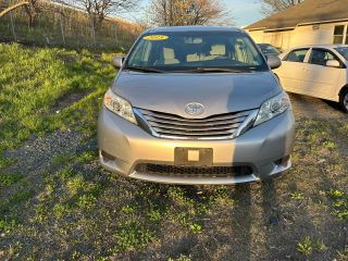 Image of 2015 TOYOTA SIENNA
