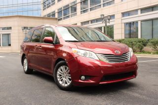 Image of 2017 TOYOTA SIENNA