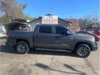 2017 TOYOTA TUNDRA SR5