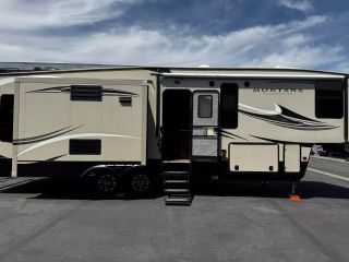 Image of 2016 KEYSTONE RV MONTANA HIGH COUNTRY FW