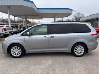 Image of 2012 TOYOTA SIENNA