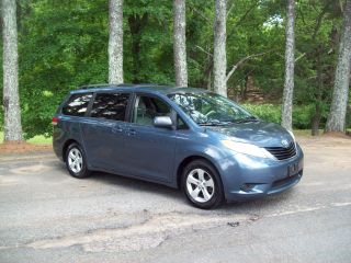 2014 TOYOTA SIENNA LE