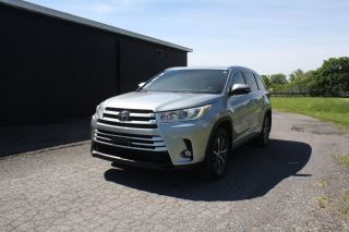 2017 TOYOTA HIGHLANDER SE