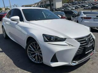 2017 LEXUS IS 200T