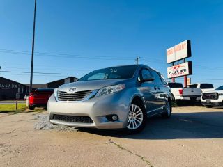 2013 TOYOTA SIENNA XLE