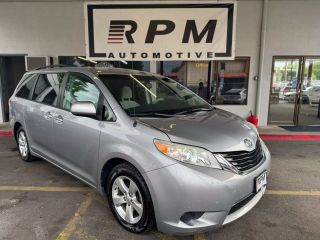 Image of 2013 TOYOTA SIENNA
