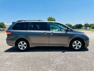 Image of 2014 TOYOTA SIENNA