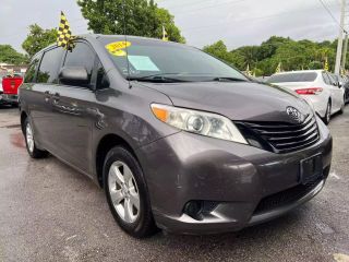 Image of 2014 TOYOTA SIENNA