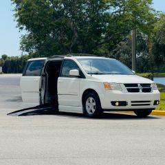 Image of 2010 DODGE GRAND CARAVAN PASSENGER