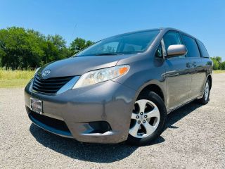 Image of 2014 TOYOTA SIENNA