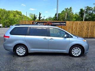 2014 TOYOTA SIENNA XLE