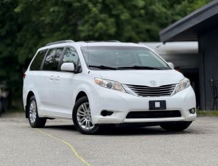 Image of 2011 TOYOTA SIENNA