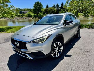 2017 INFINITI QX30 LUXURY