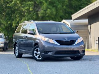 Image of 2013 TOYOTA SIENNA