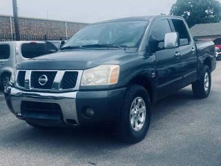 2004 NISSAN TITAN LE