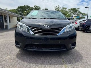 2016 TOYOTA SIENNA LE