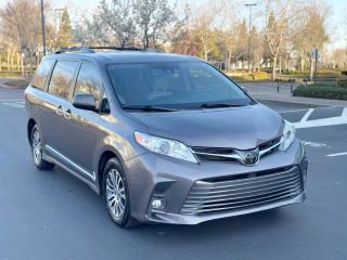 2020 TOYOTA SIENNA XLE