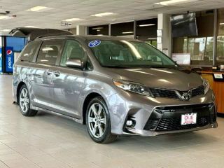 2018 TOYOTA SIENNA SE PREMIUM