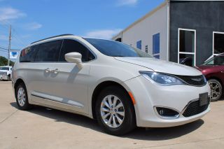 Image of 2017 CHRYSLER PACIFICA