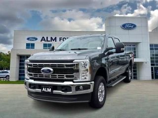 2025 FORD F350 SUPER DUTY CREW CAB XLT PICKUP 4D 6 3/4 FT
