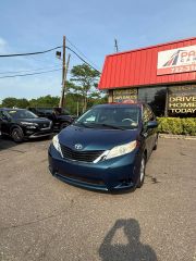 Image of 2011 TOYOTA SIENNA