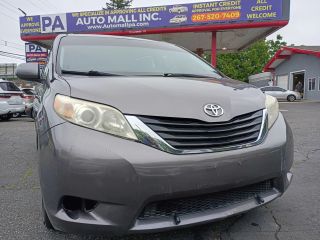 Image of 2012 TOYOTA SIENNA