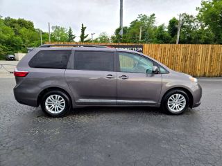 2016 TOYOTA SIENNA XLE